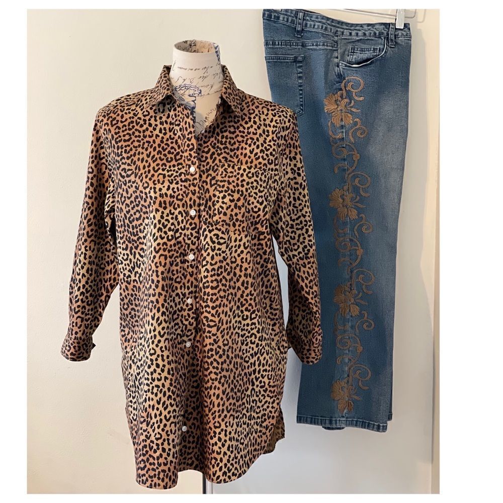 𝅺lands End Leopard Print Non Iron Supima Button Down Shirt - Picture 11 of 11